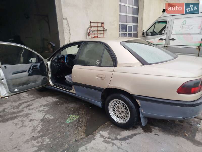 Седан Opel Omega 1995 в Тарасовке