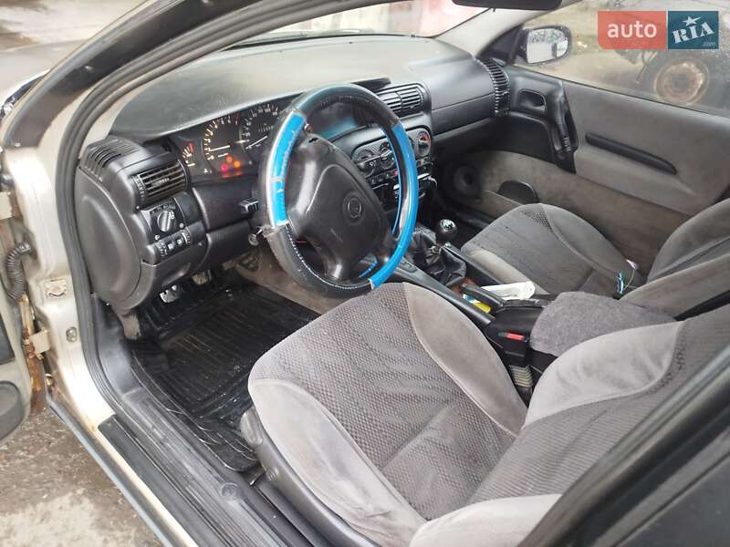 Седан Opel Omega 1995 в Тарасовке