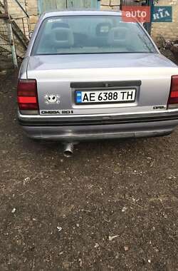 Седан Opel Omega 1993 в Днепре