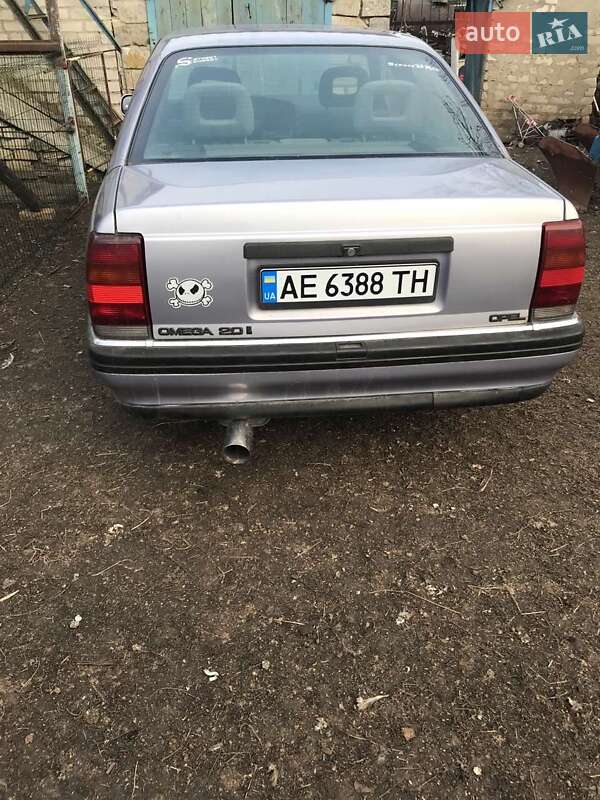 Седан Opel Omega 1993 в Днепре