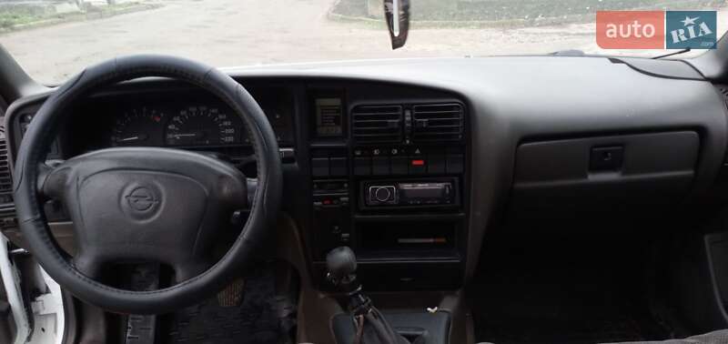 Седан Opel Omega 1988 в Кропивницком