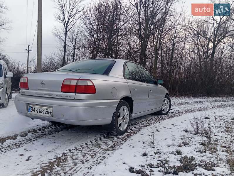 Седан Opel Omega 2000 в Новоукраинке