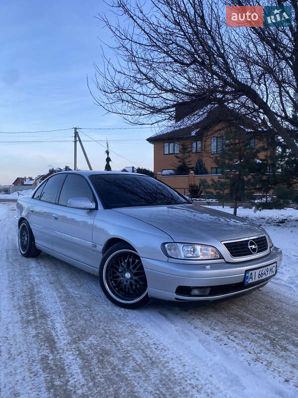 Седан Opel Omega 2000 в Полтаве