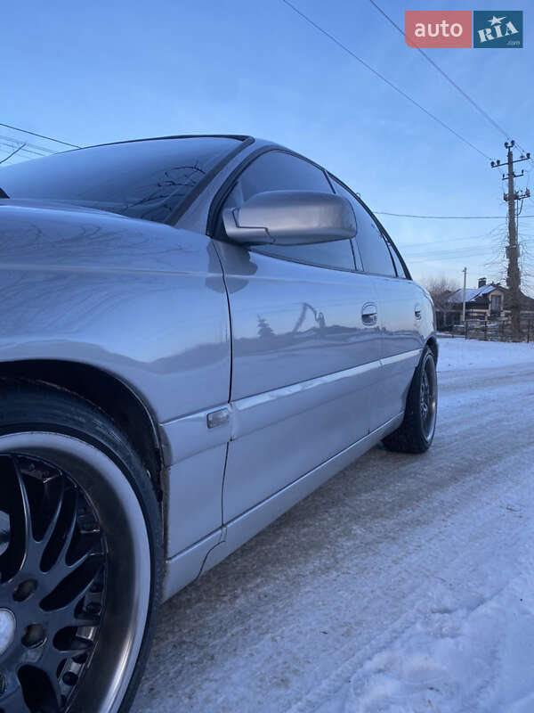 Седан Opel Omega 2000 в Полтаве