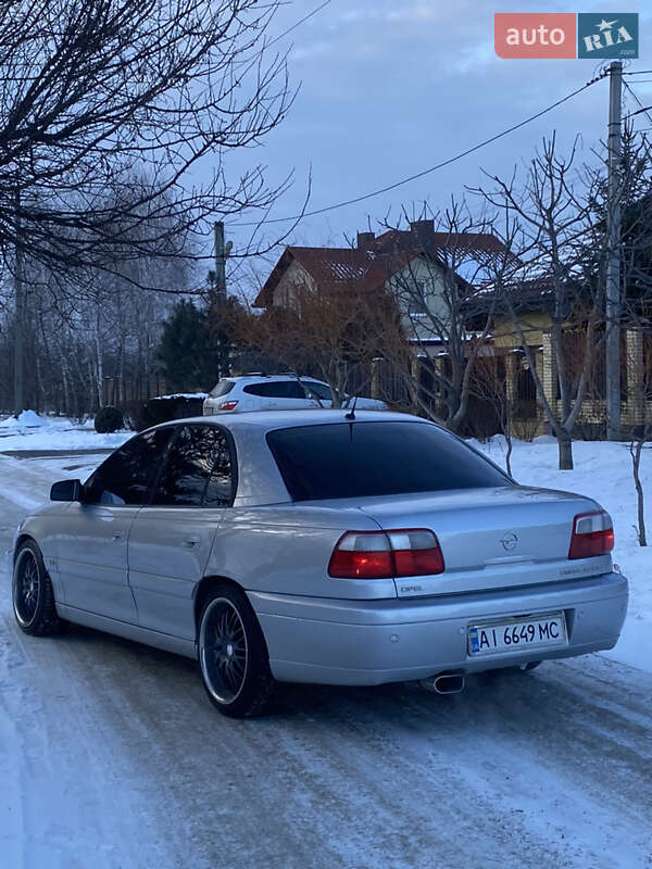Седан Opel Omega 2000 в Полтаве
