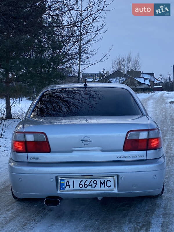 Седан Opel Omega 2000 в Полтаве