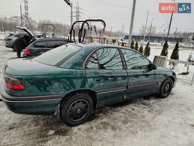 Седан Opel Omega 1995 в Львове