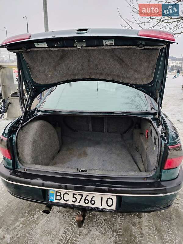 Седан Opel Omega 1995 в Львове
