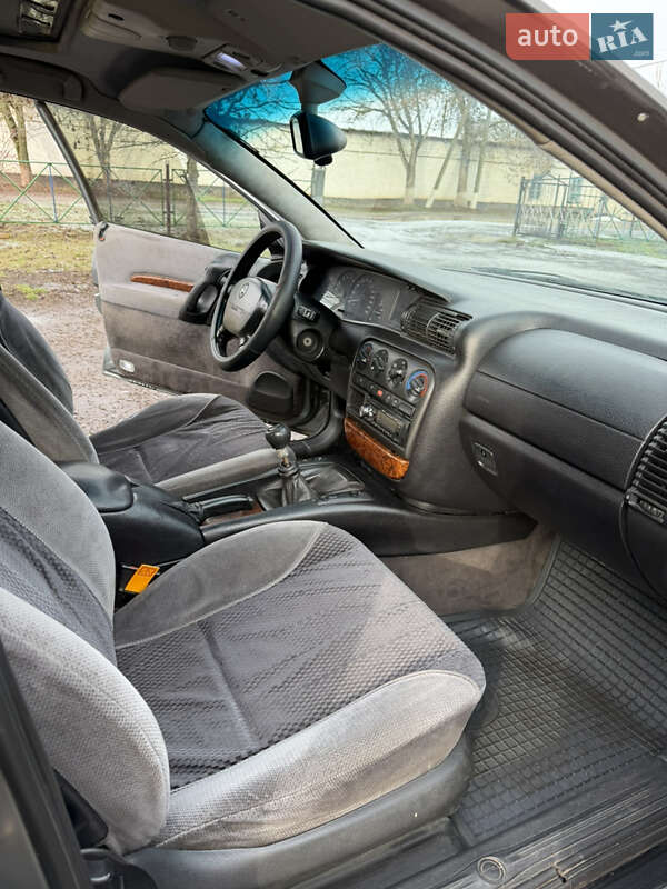 Седан Opel Omega 1995 в Апостолово