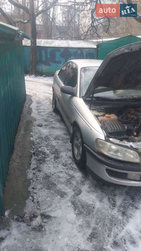 Седан Opel Omega 1996 в Одессе