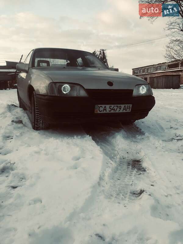 Седан Opel Omega 1987 в Владимире