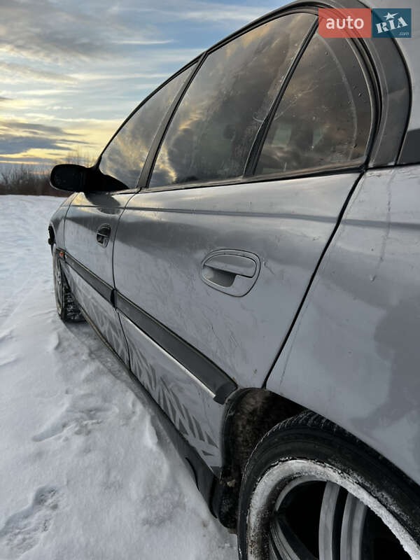 Седан Opel Omega 1995 в Бродах