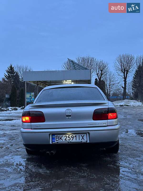 Седан Opel Omega 1999 в Дубно