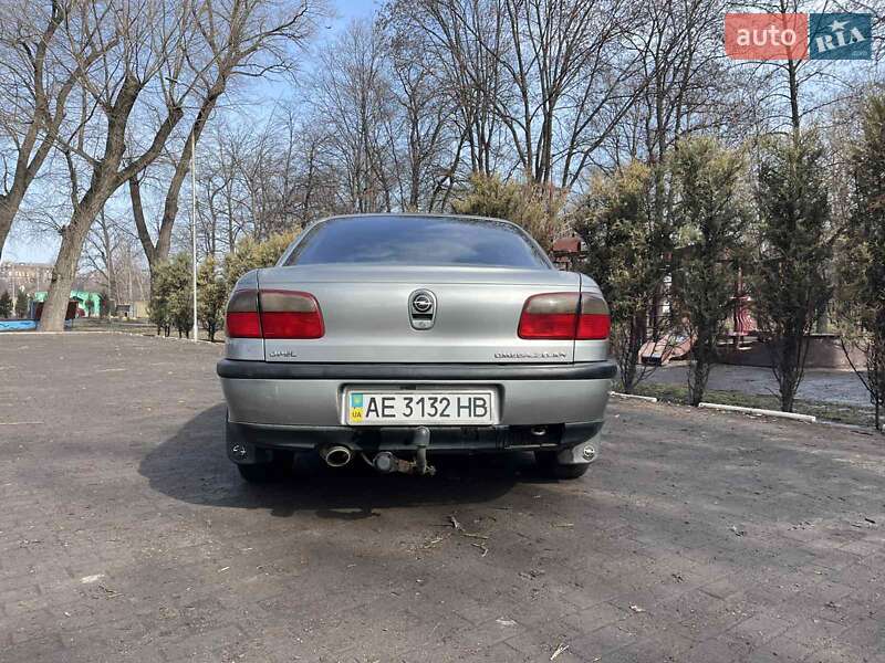 Седан Opel Omega 1994 в Каменском