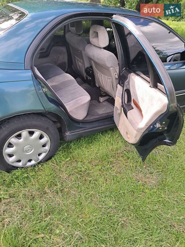 Седан Opel Omega 1996 в Мурованих Курилівцях