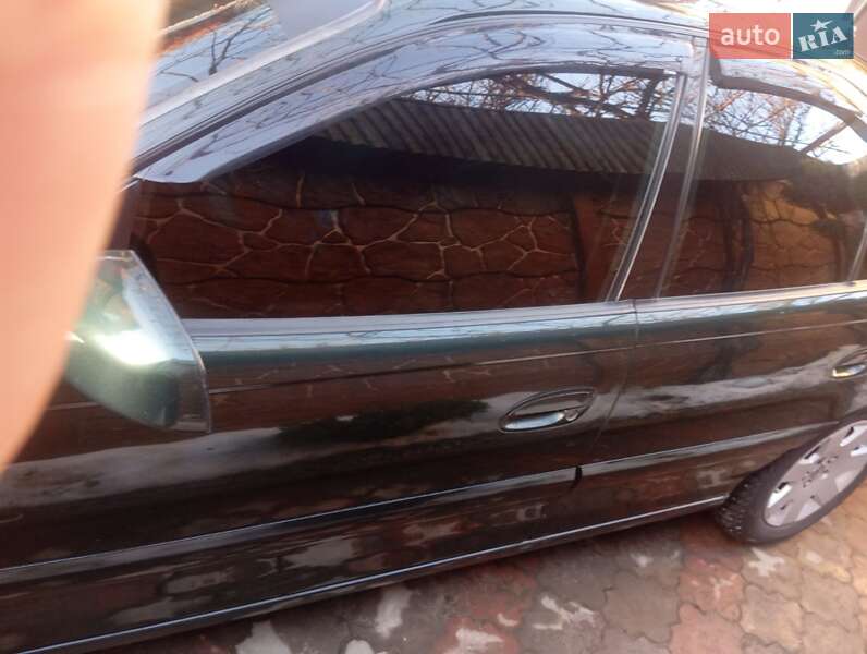 Седан Opel Omega 2003 в Дубно