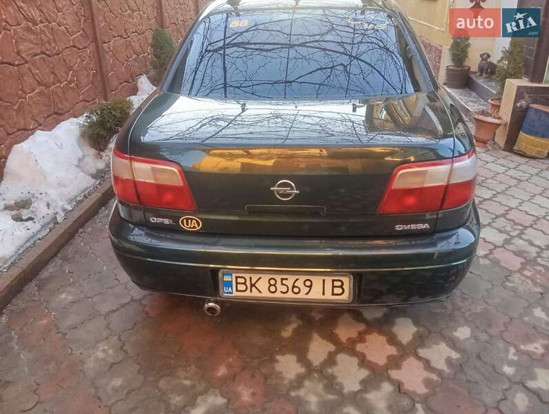 Седан Opel Omega 2003 в Дубно