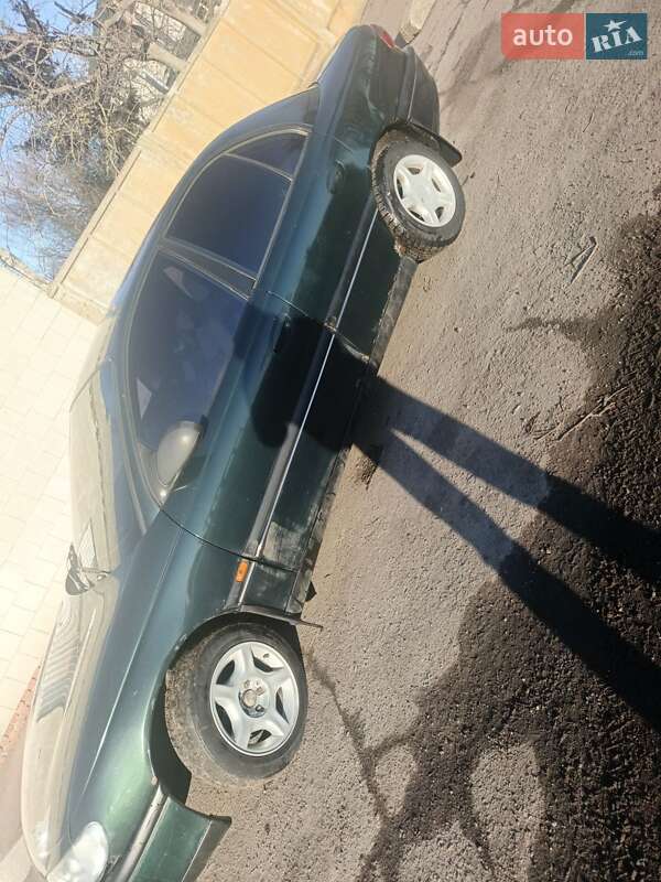Седан Opel Omega 1996 в Миргороде