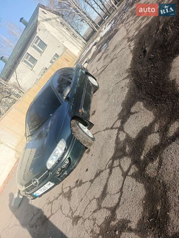 Седан Opel Omega 1996 в Миргороде