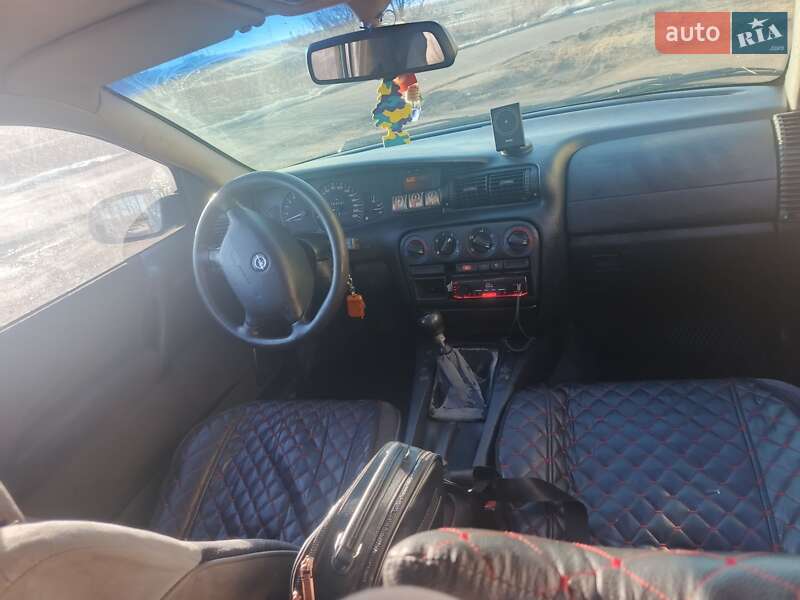 Седан Opel Omega 1996 в Миргороде