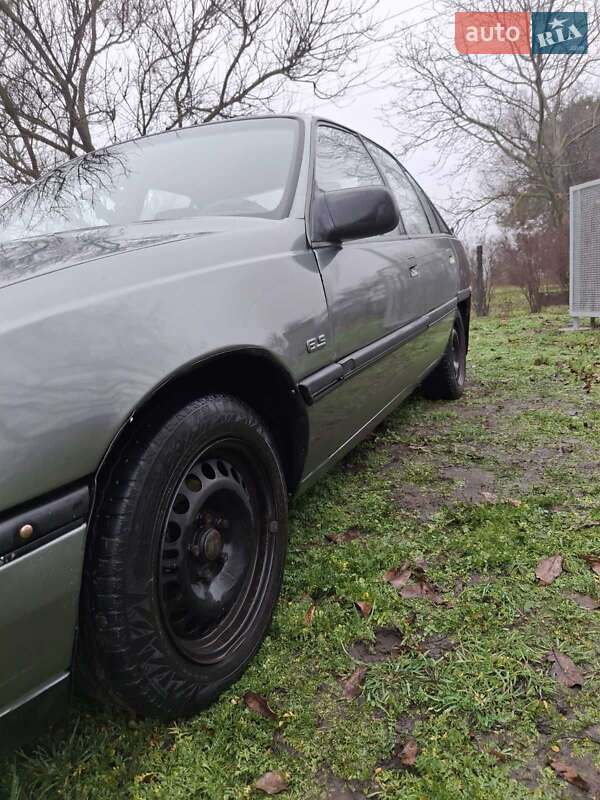 Універсал Opel Omega 1987 в Кам'янському