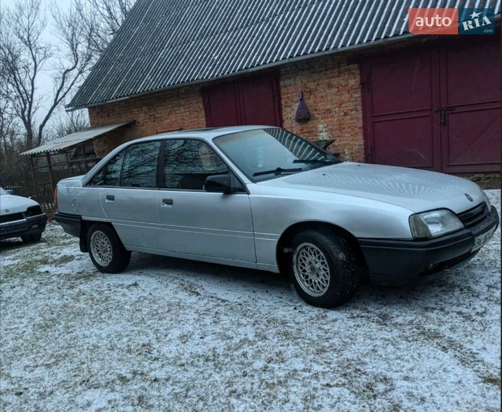 Седан Opel Omega 1988 в Ровно