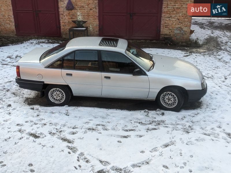 Седан Opel Omega 1988 в Ровно