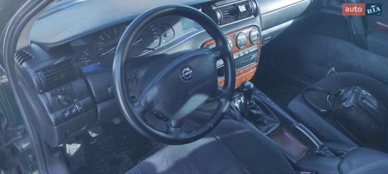 Седан Opel Omega 1999 в Киеве