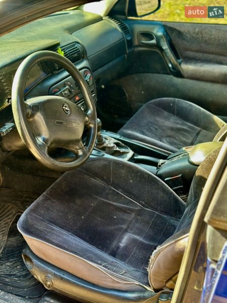 Седан Opel Omega 1996 в Львові