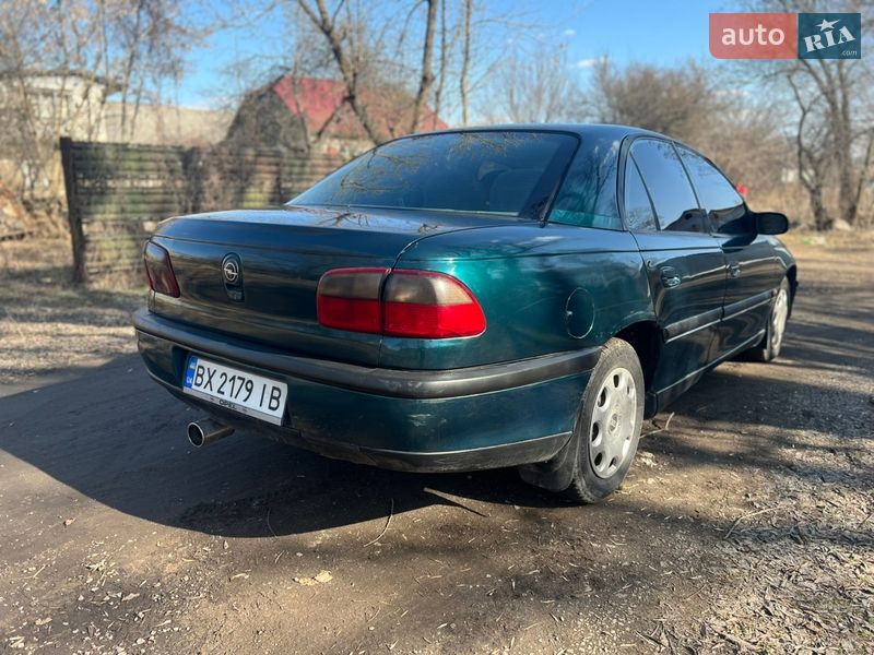 Седан Opel Omega 1995 в Коростене