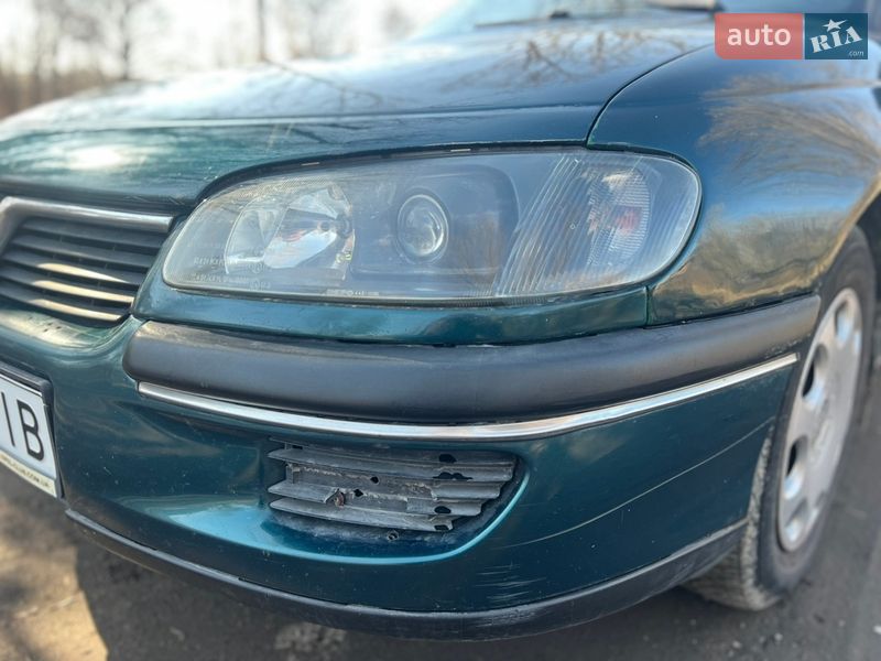 Седан Opel Omega 1995 в Коростене