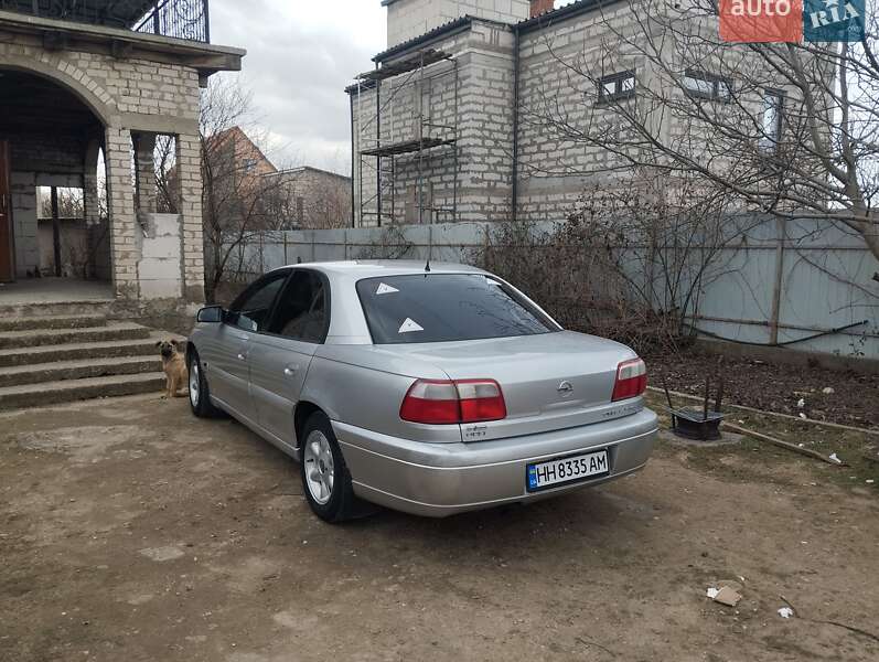 Седан Opel Omega 2000 в Великодолинском