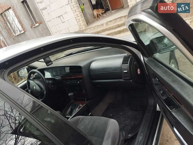 Седан Opel Omega 2000 в Великодолинском