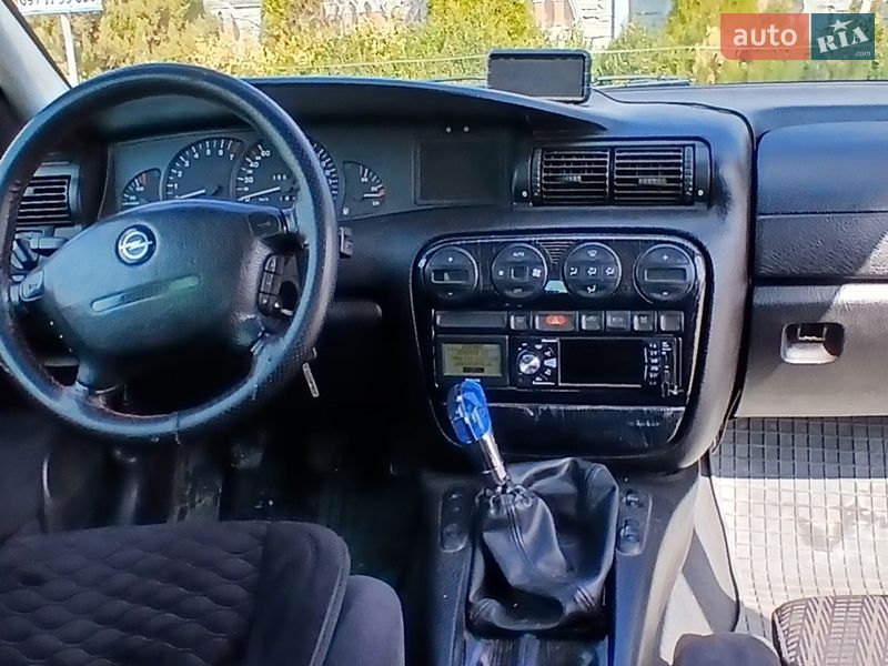 Седан Opel Omega 1998 в Олевську