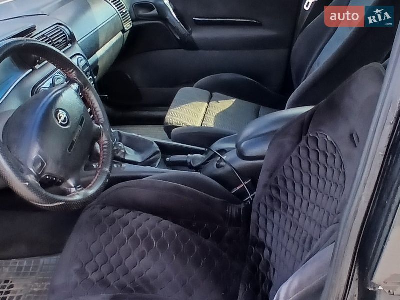 Седан Opel Omega 1998 в Олевську