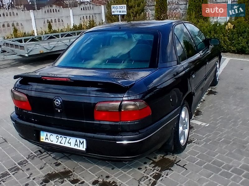 Седан Opel Omega 1998 в Олевську
