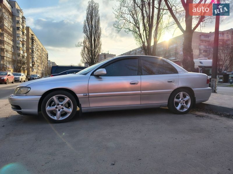 Седан Opel Omega 2003 в Киеве