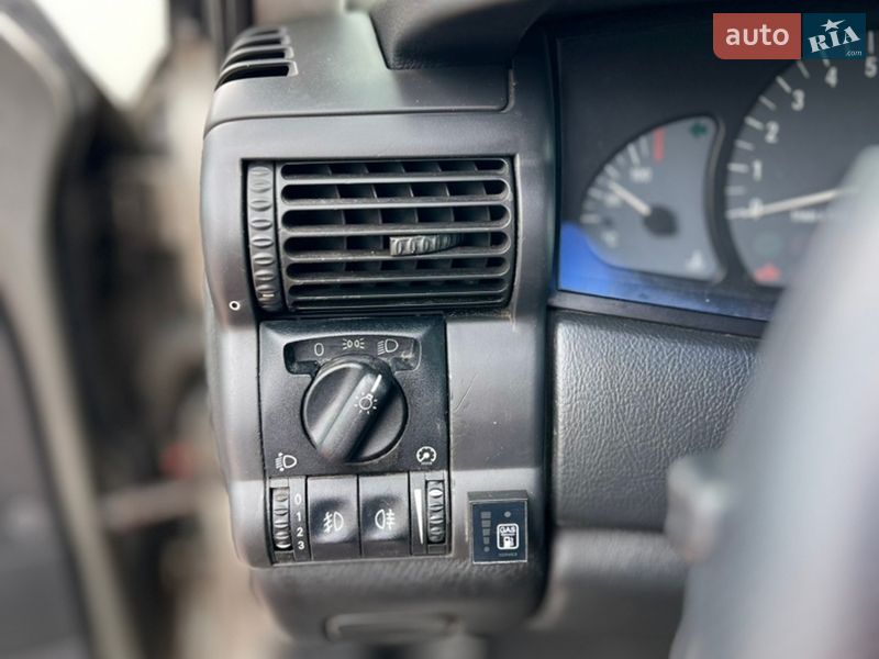 Седан Opel Omega 2002 в Ирпене