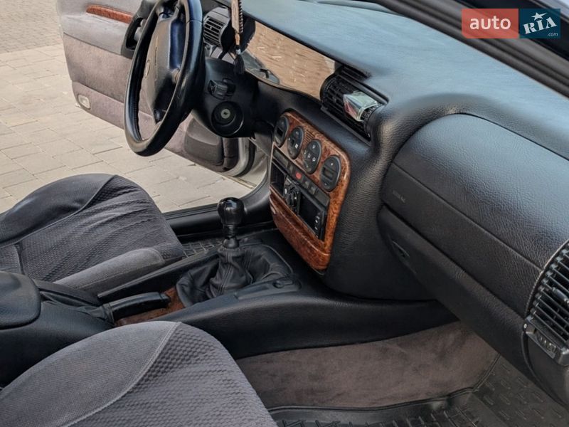 Седан Opel Omega 1996 в Хмельницком