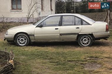 Седан Opel Omega 1988 в Почаєві