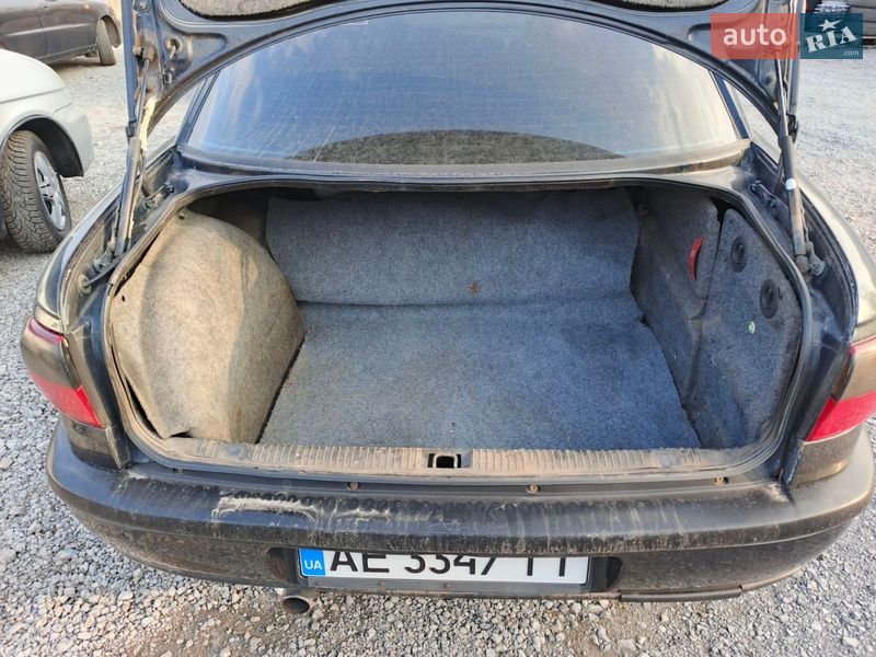 Седан Opel Omega 1999 в Перещепине