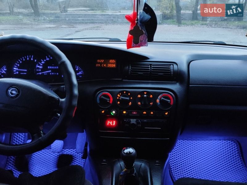 Седан Opel Omega 1999 в Запоріжжі