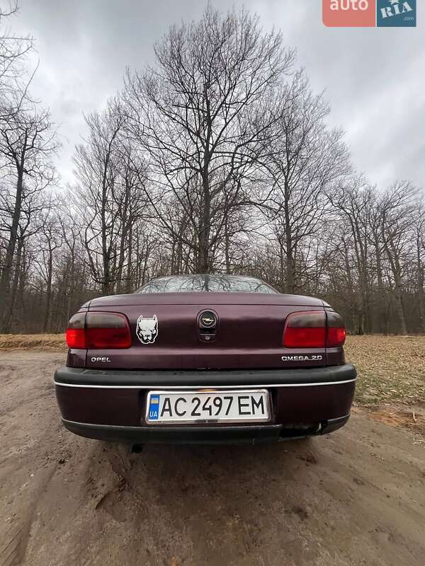 Седан Opel Omega 1994 в Костополе
