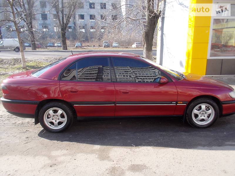 Седан Opel Omega 1998 в Львове