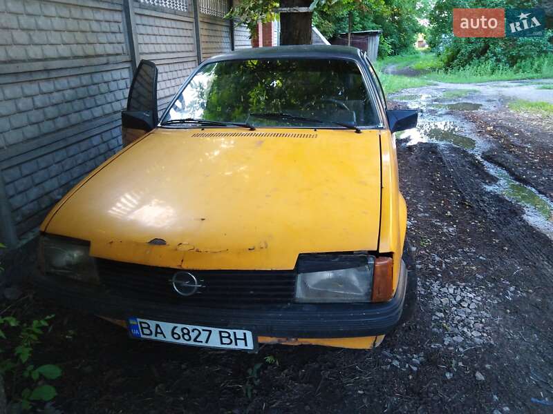 Седан Opel Rekord 1982 в Долинській