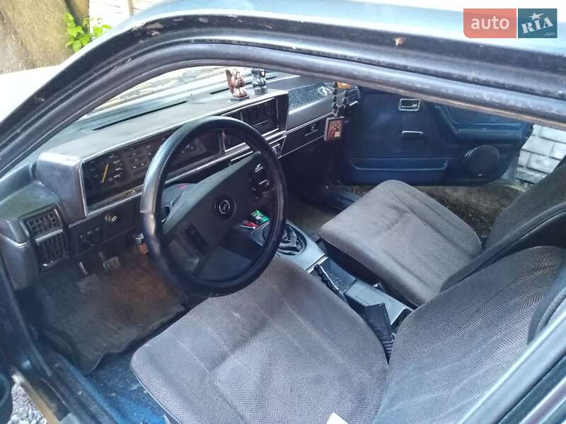 Седан Opel Rekord 1982 в Долинській