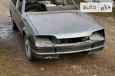 Седан Opel Rekord 1986 в Ивано-Франковске