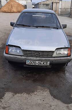 Седан Opel Rekord 1986 в Жашкове