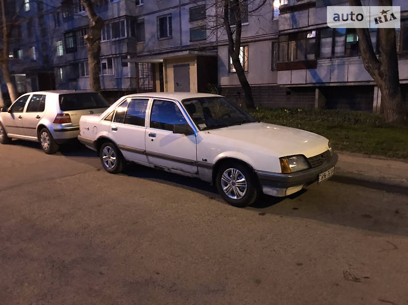 Седан Opel Rekord 1985 в Харкові