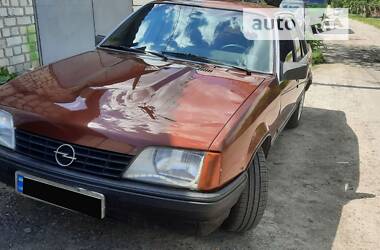 Седан Opel Rekord 1983 в Ужгороде